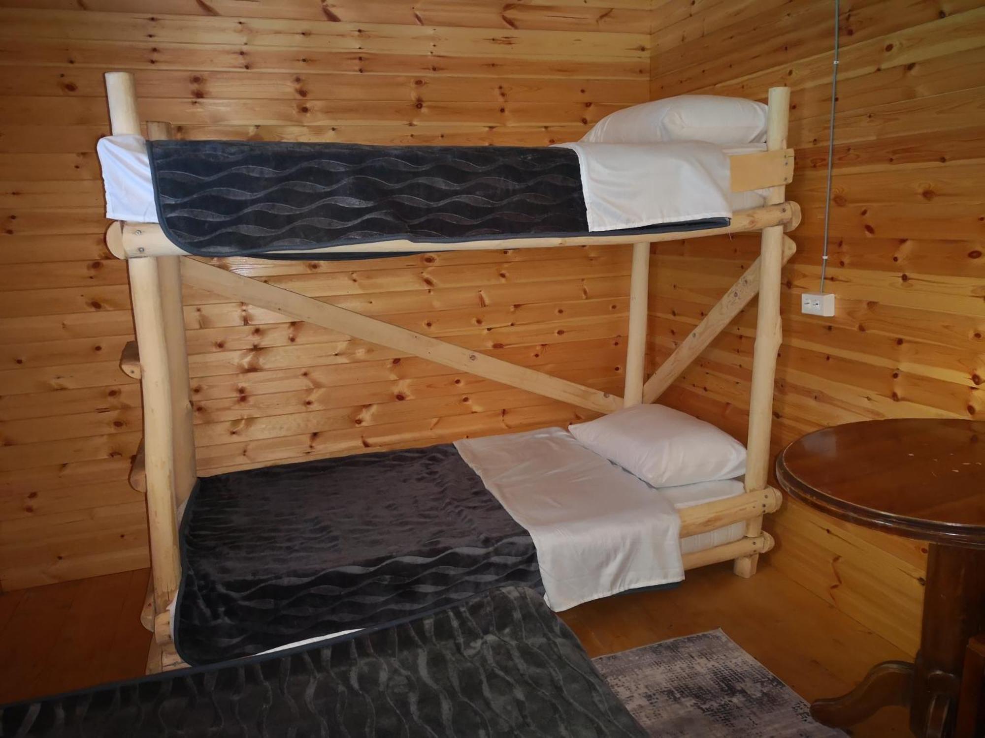 Riverside Komani Lake Room photo