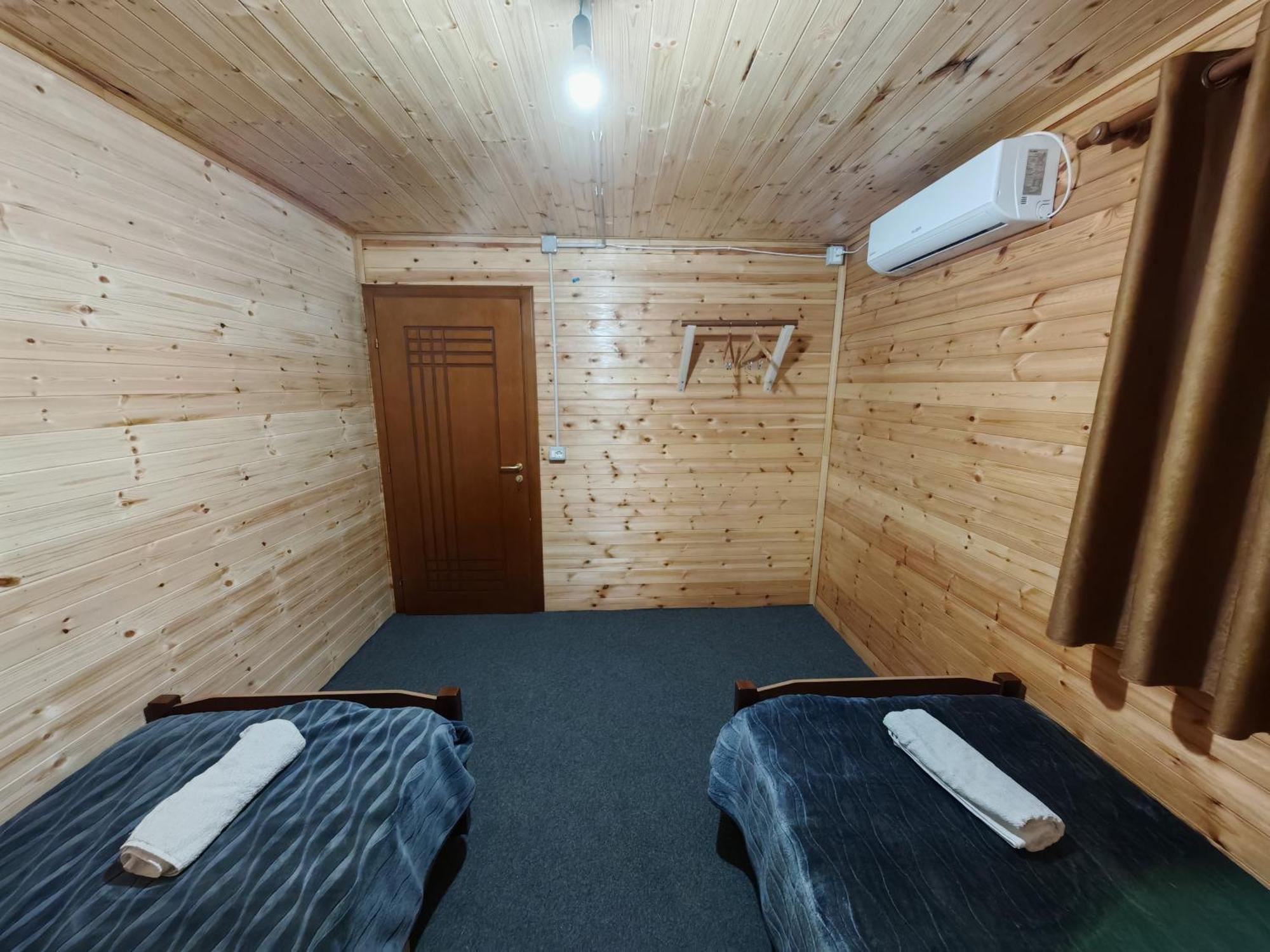 Riverside Komani Lake Room photo